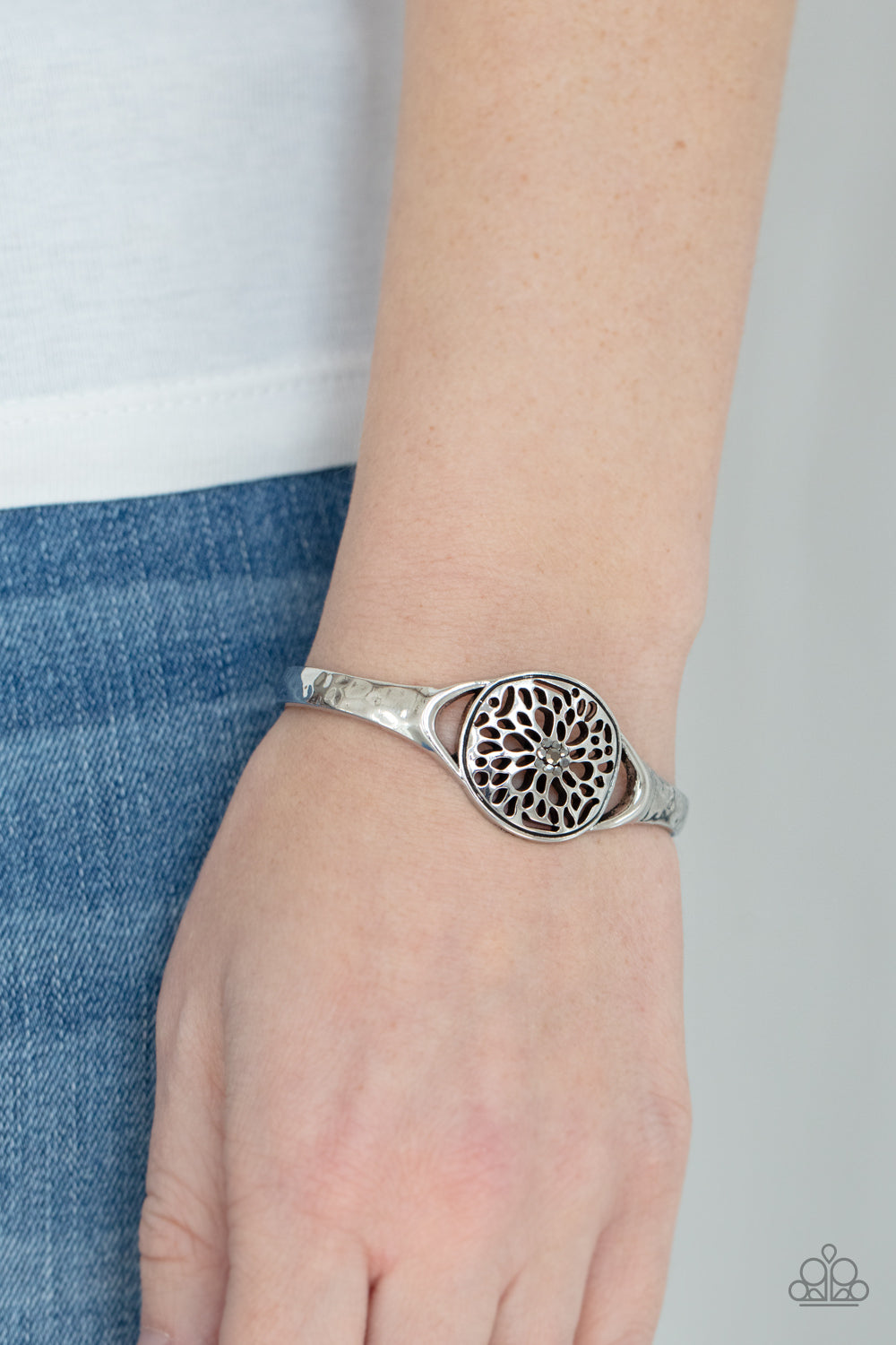 Paparazzi Bracelet ~ Modern Meadow - Silver