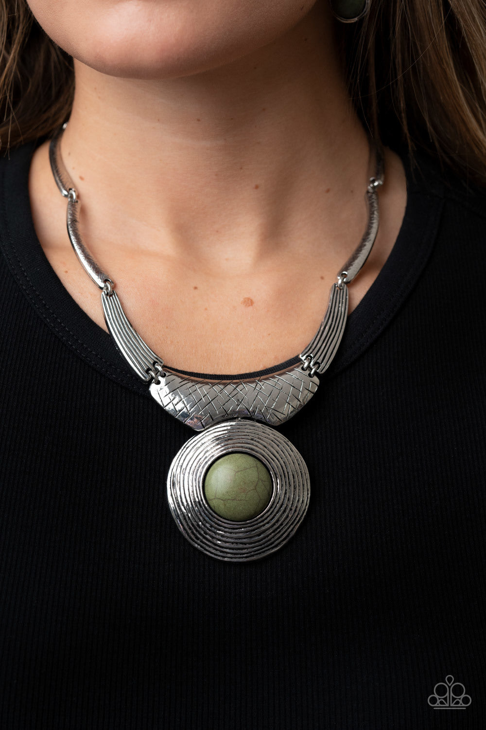 Paparazzi Necklace ~ EMPRESS-ive Resume - Green