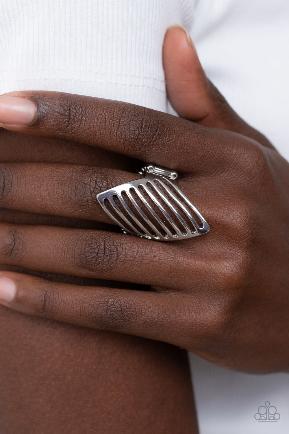 Paparazzi Ring ~ I Just Need to Vent - Silver