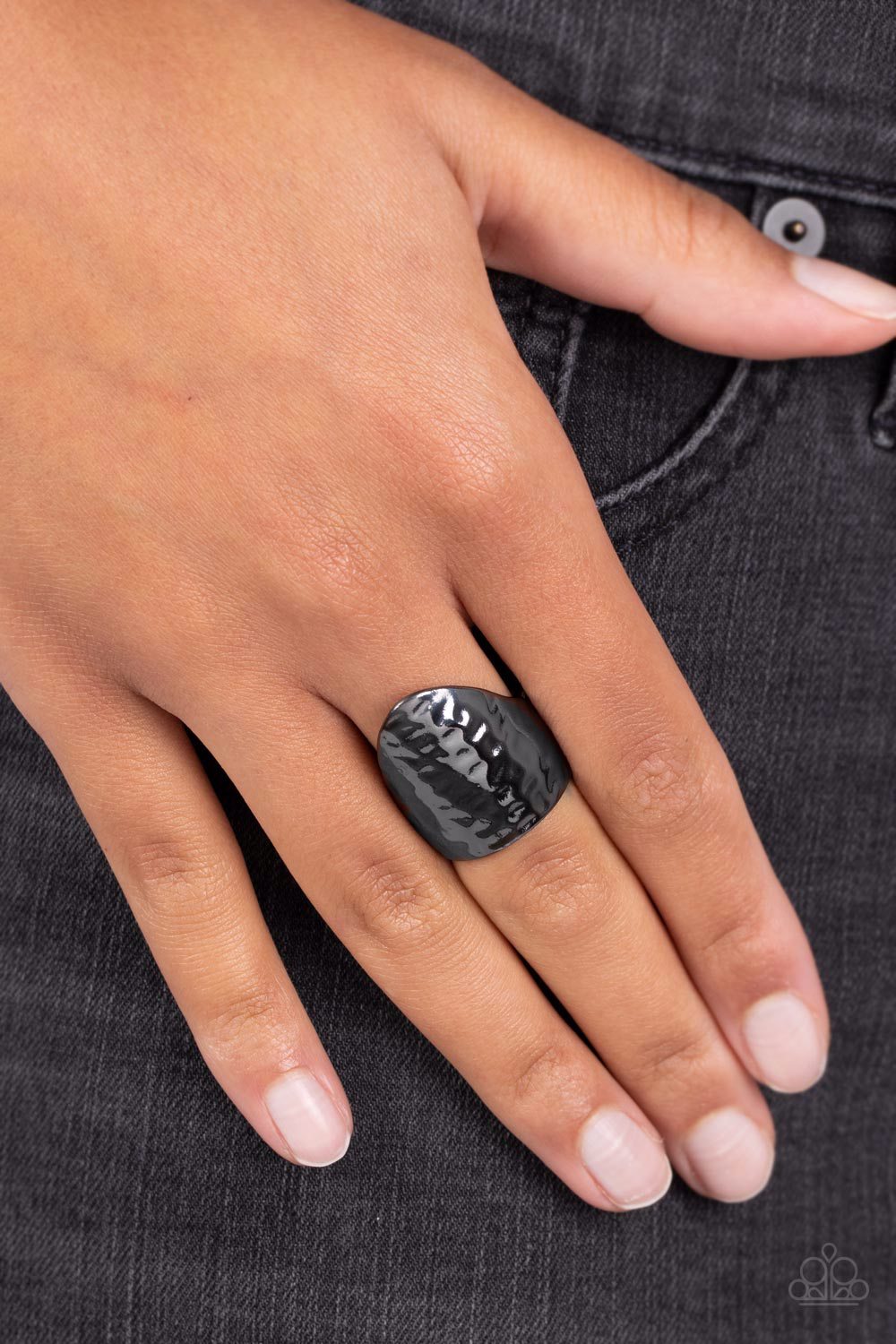 Paparazzi Ring ~ Basic Instincts - Black