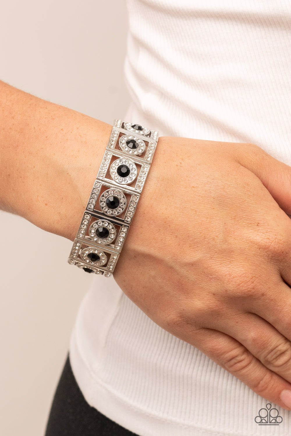 Paparazzi Bracelet~  Ultra Upscale - Black